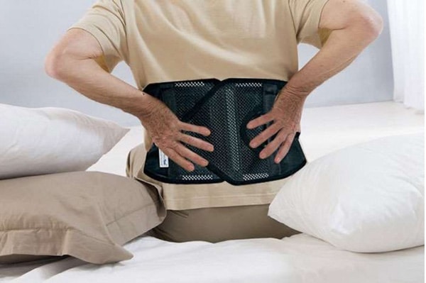 Đai đeo lưng cột sống có giúp giảm đau lưng không?
